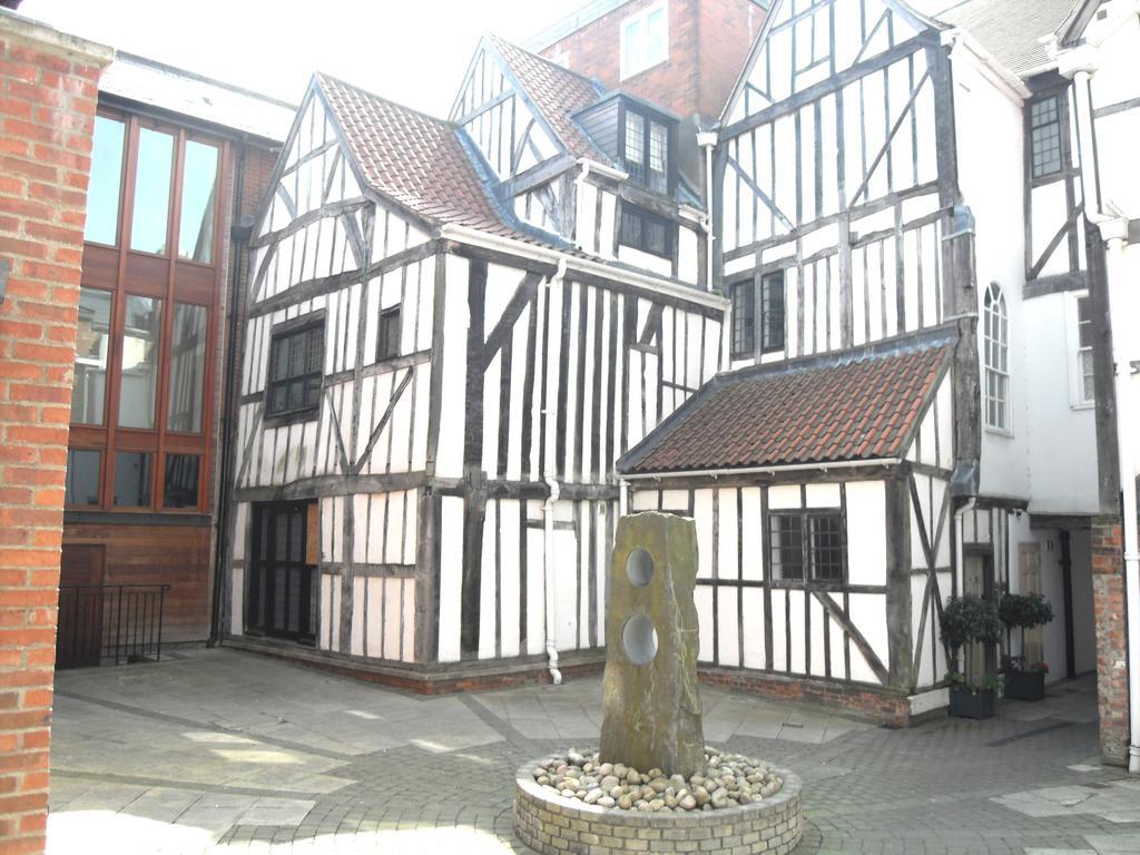 11 Talbot Court Apartment York Room photo