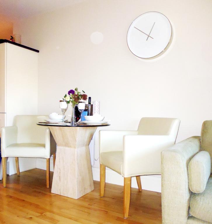 11 Talbot Court Apartment York Room photo